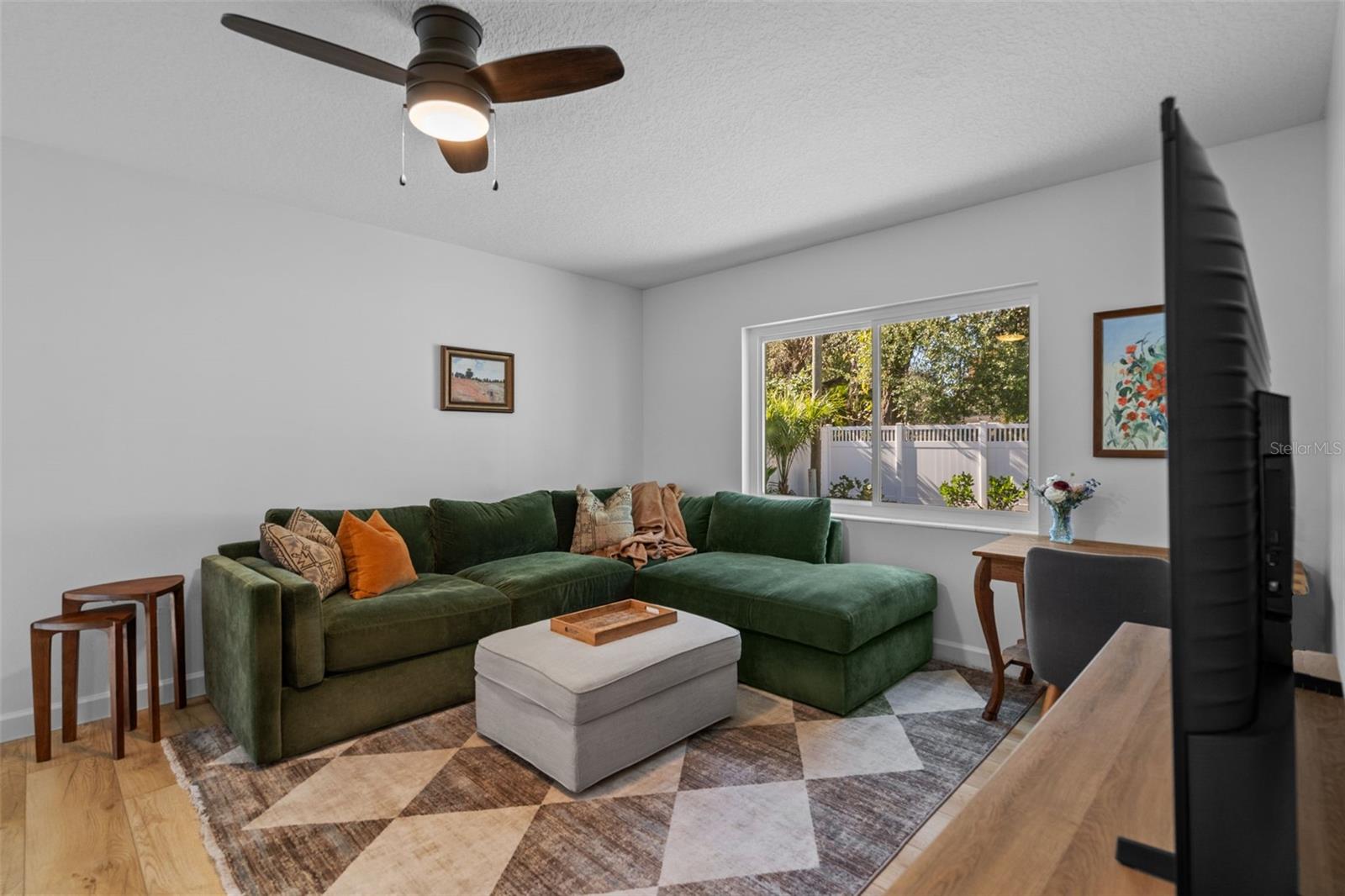 Image 21 of 53 For 513 Cornwall Road