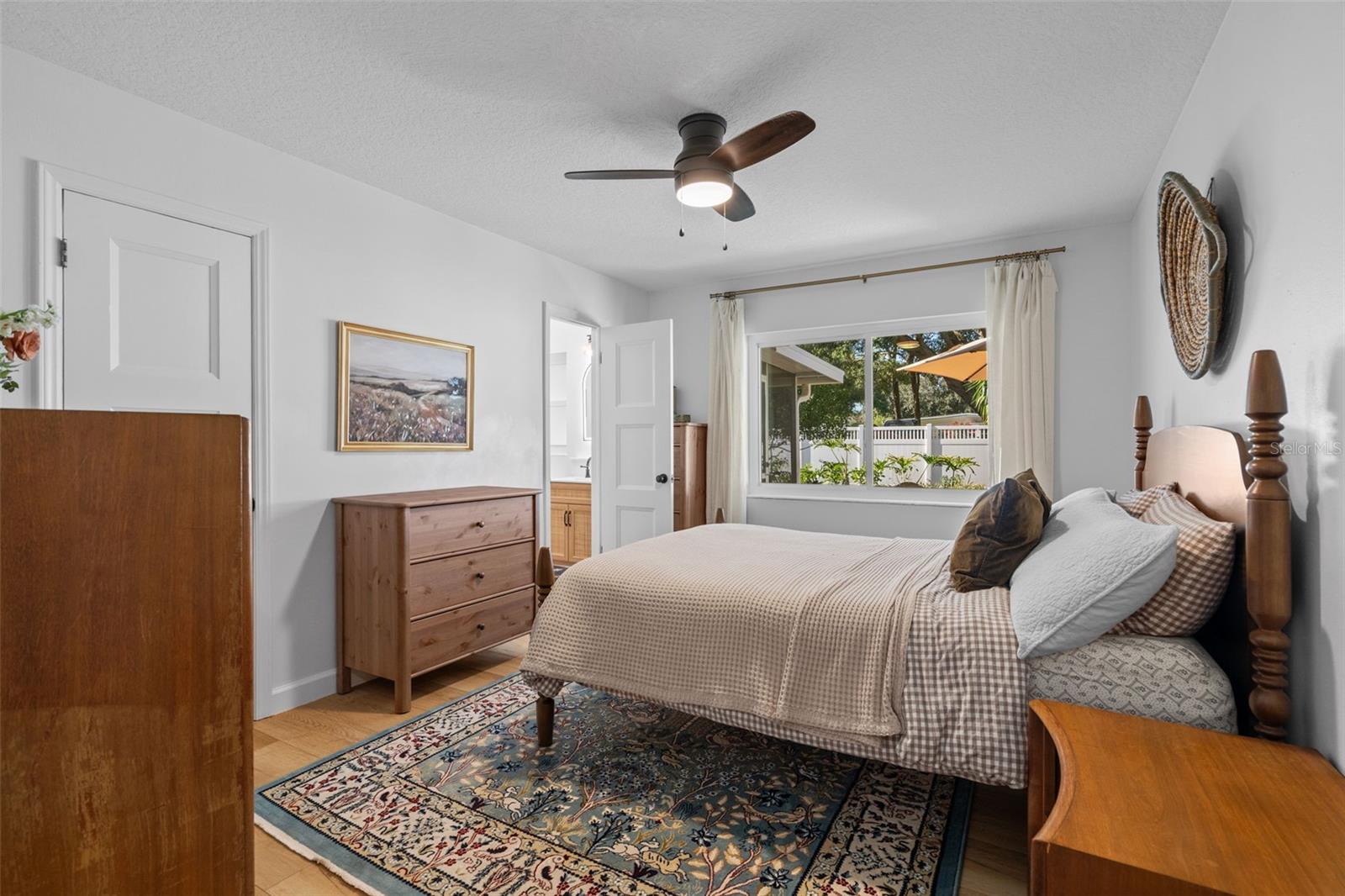 Image 22 of 53 For 513 Cornwall Road