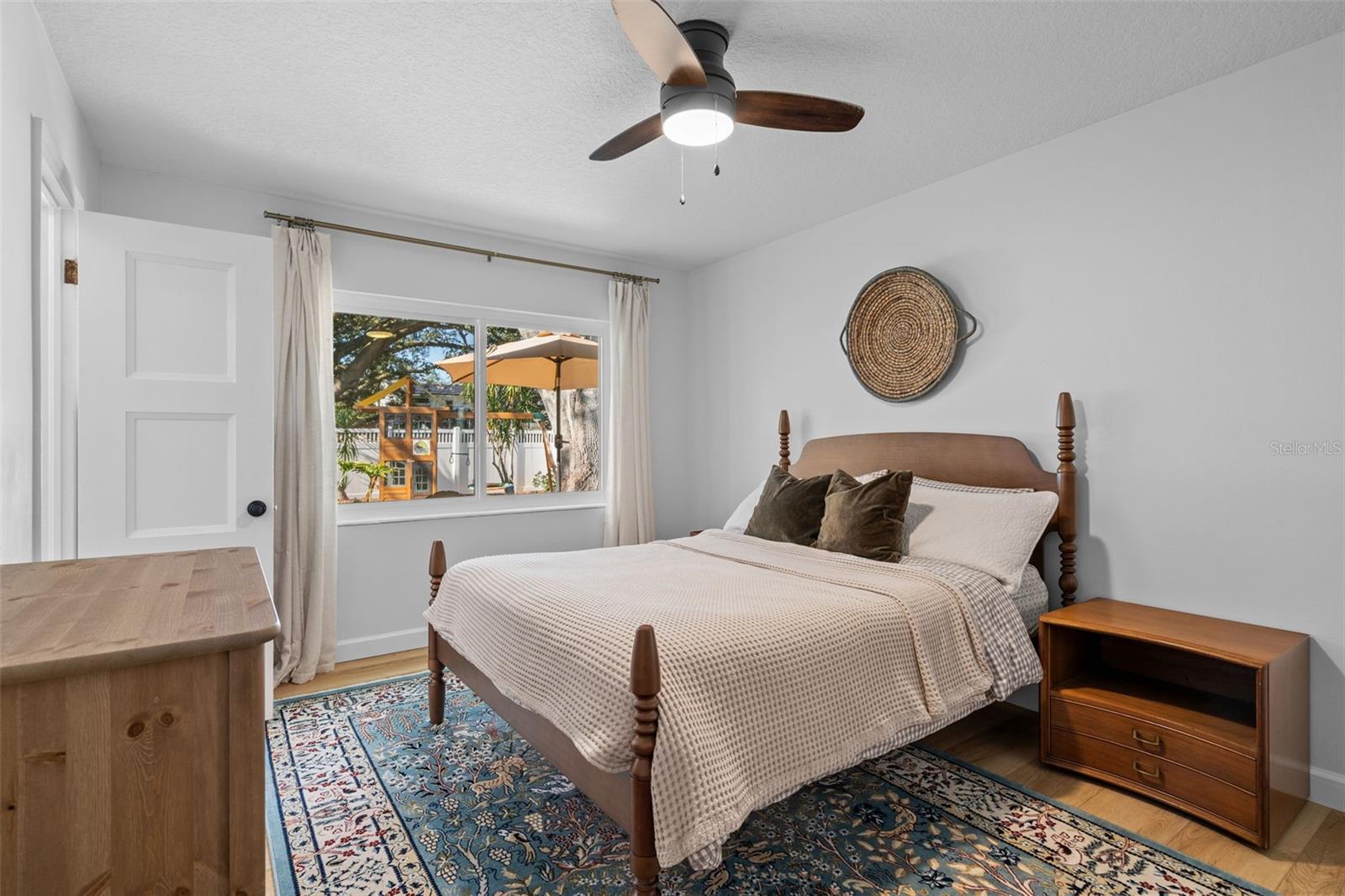 Image 23 of 53 For 513 Cornwall Road