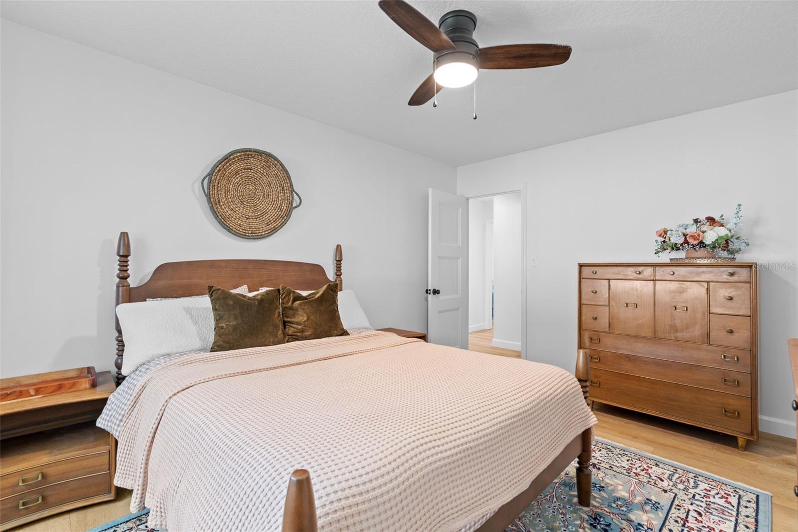 Image 24 of 53 For 513 Cornwall Road