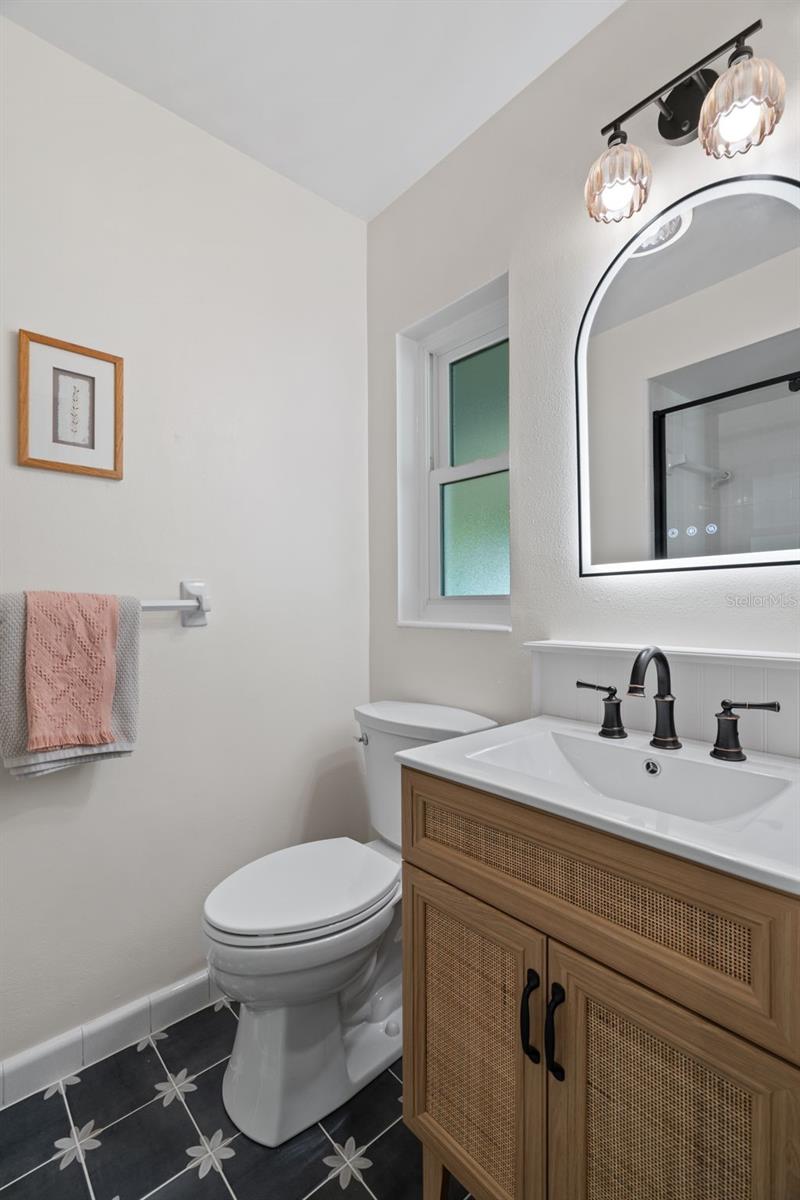 Image 25 of 53 For 513 Cornwall Road