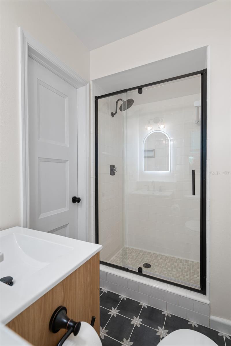 Image 26 of 53 For 513 Cornwall Road