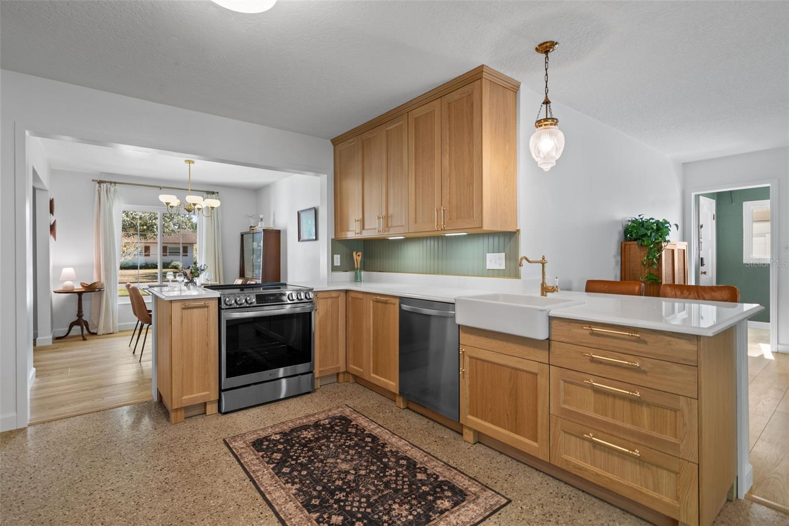 Image 3 of 53 For 513 Cornwall Road