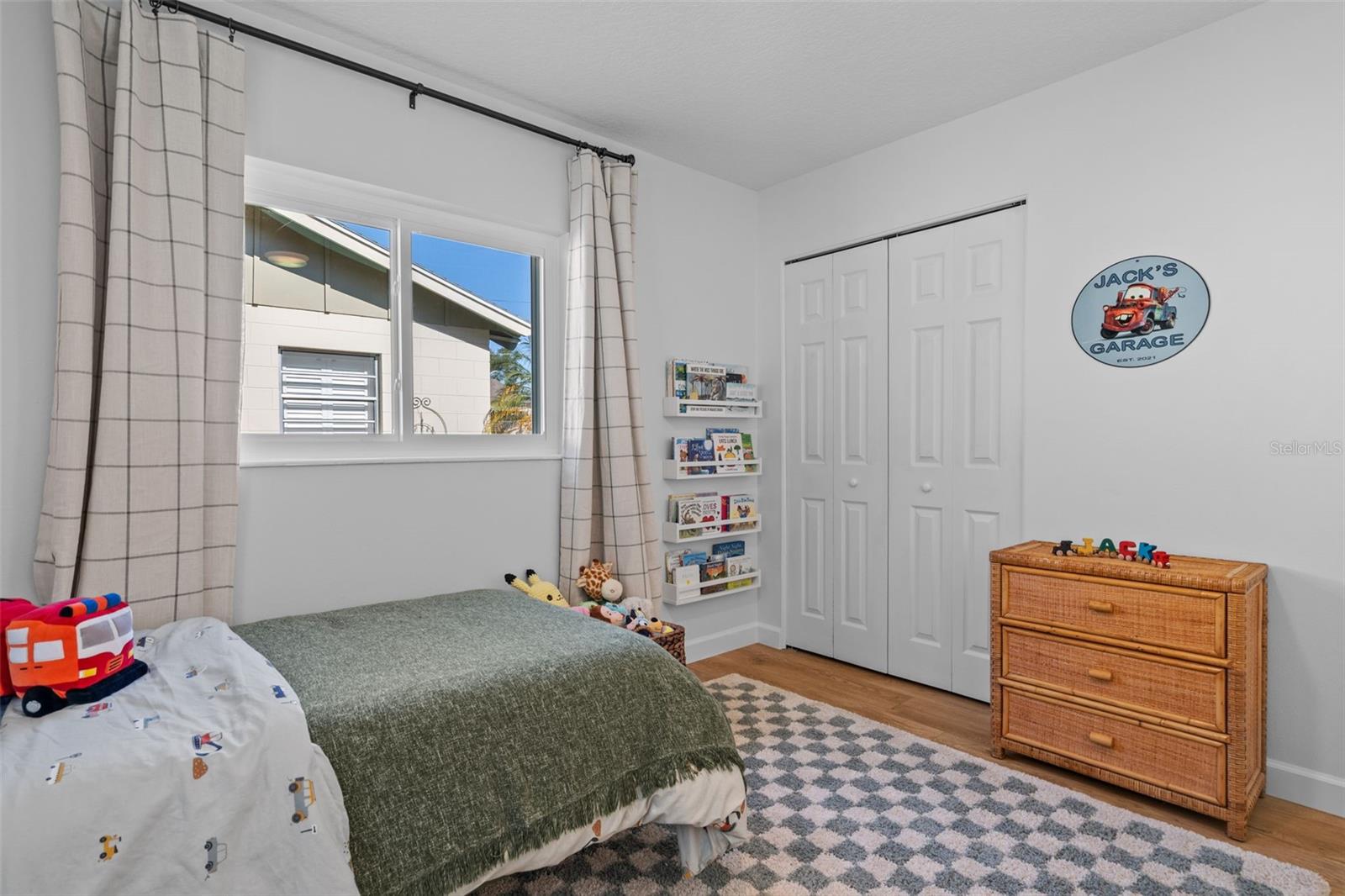 Image 34 of 53 For 513 Cornwall Road