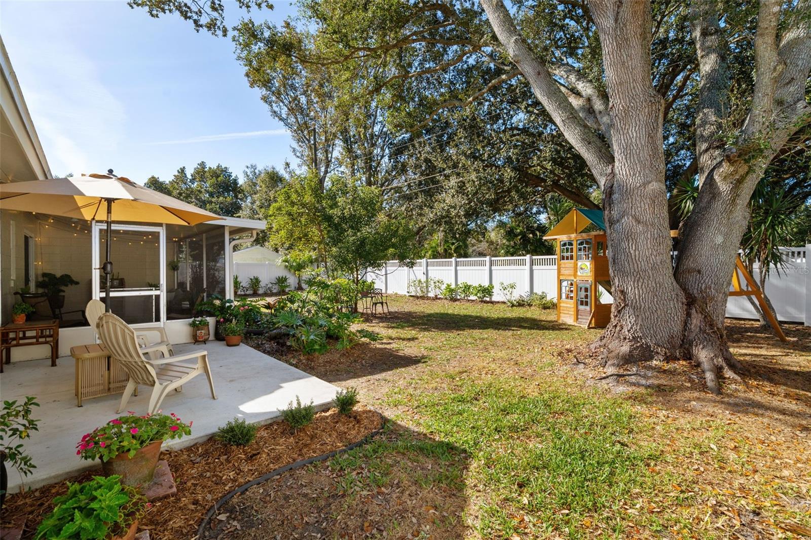 Image 39 of 53 For 513 Cornwall Road