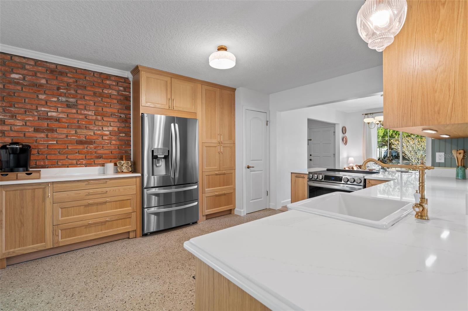 Image 4 of 53 For 513 Cornwall Road