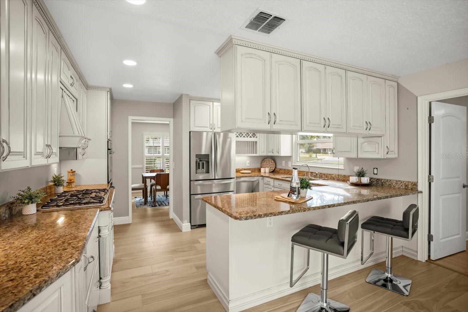 Image 3 of 47 For 104 Valencia Loop