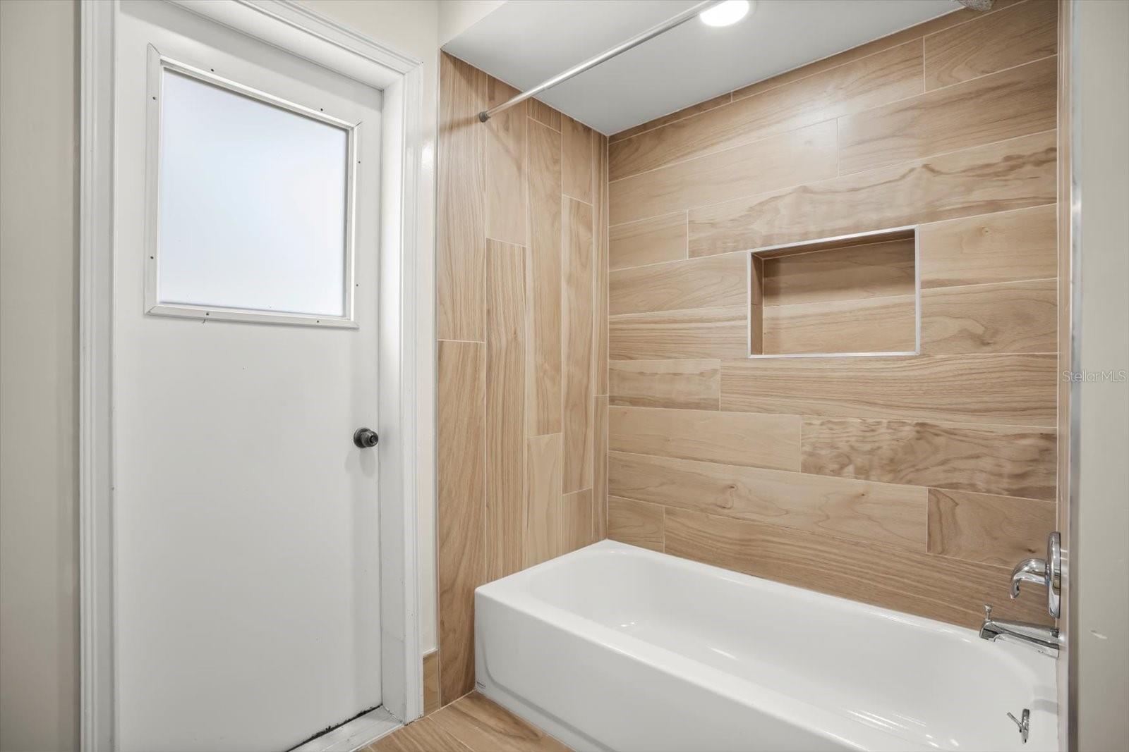 Image 31 of 47 For 104 Valencia Loop