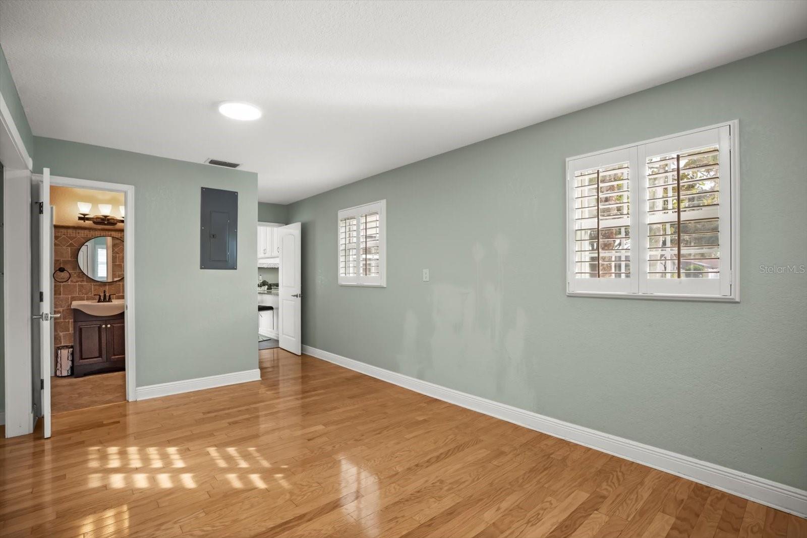 Image 33 of 47 For 104 Valencia Loop