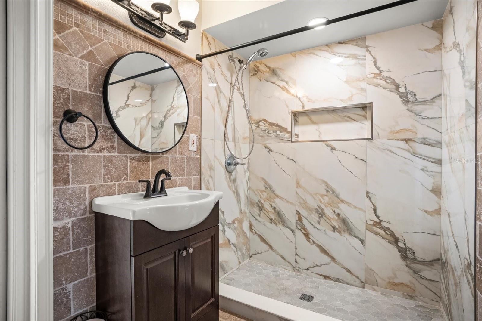 Image 34 of 47 For 104 Valencia Loop