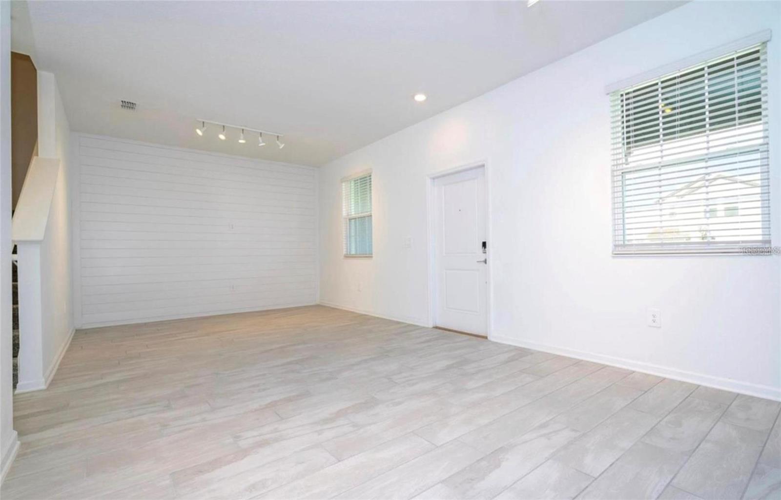 Image 14 of 31 For 13890 Title Way