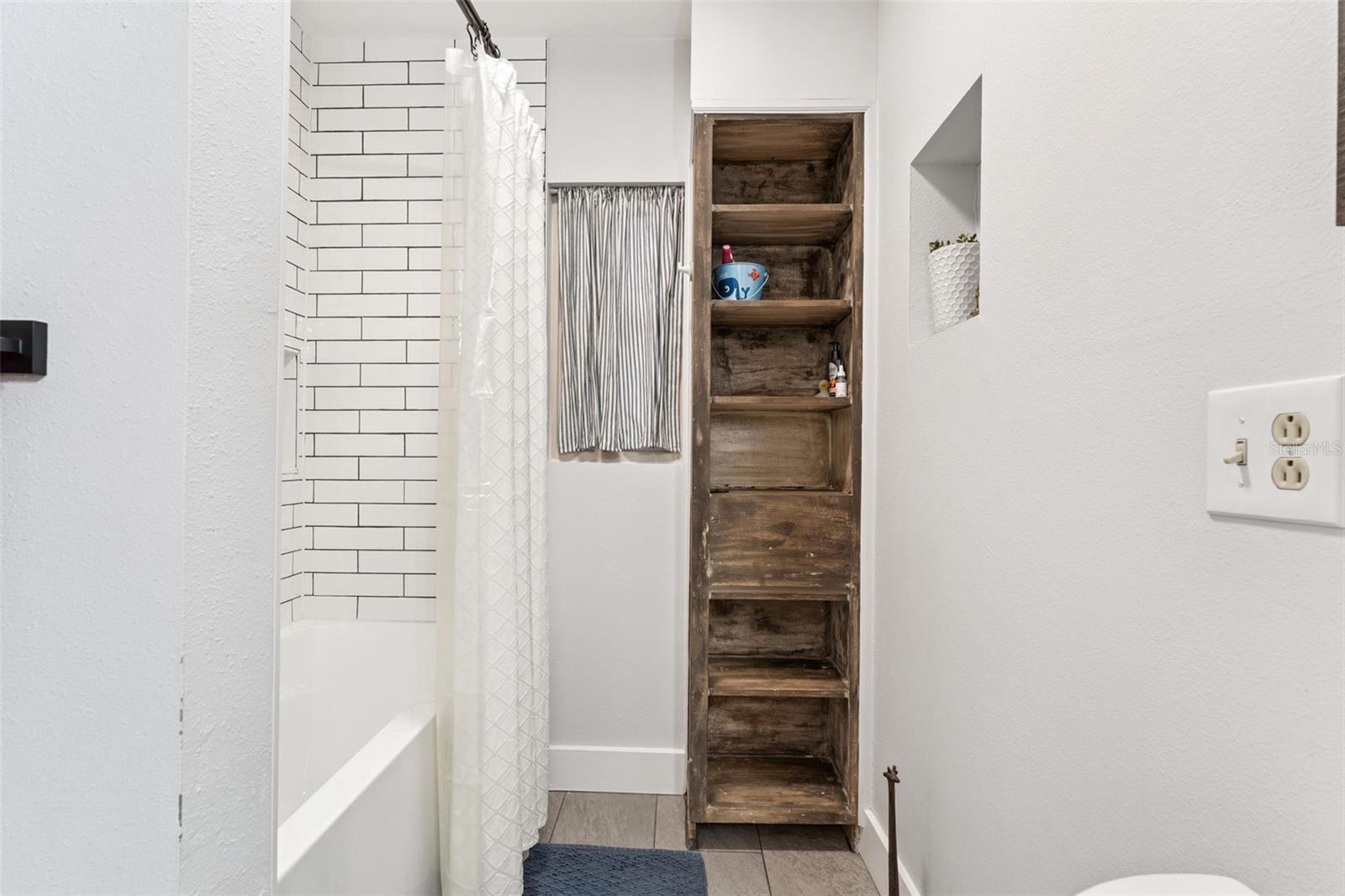 Image 23 of 45 For 9825 Lake Georgia Drive