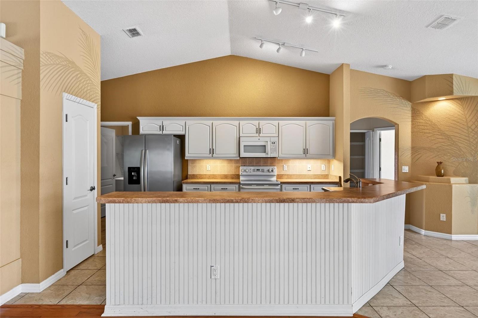 Image 17 of 73 For 423 Phillips Creek Lane