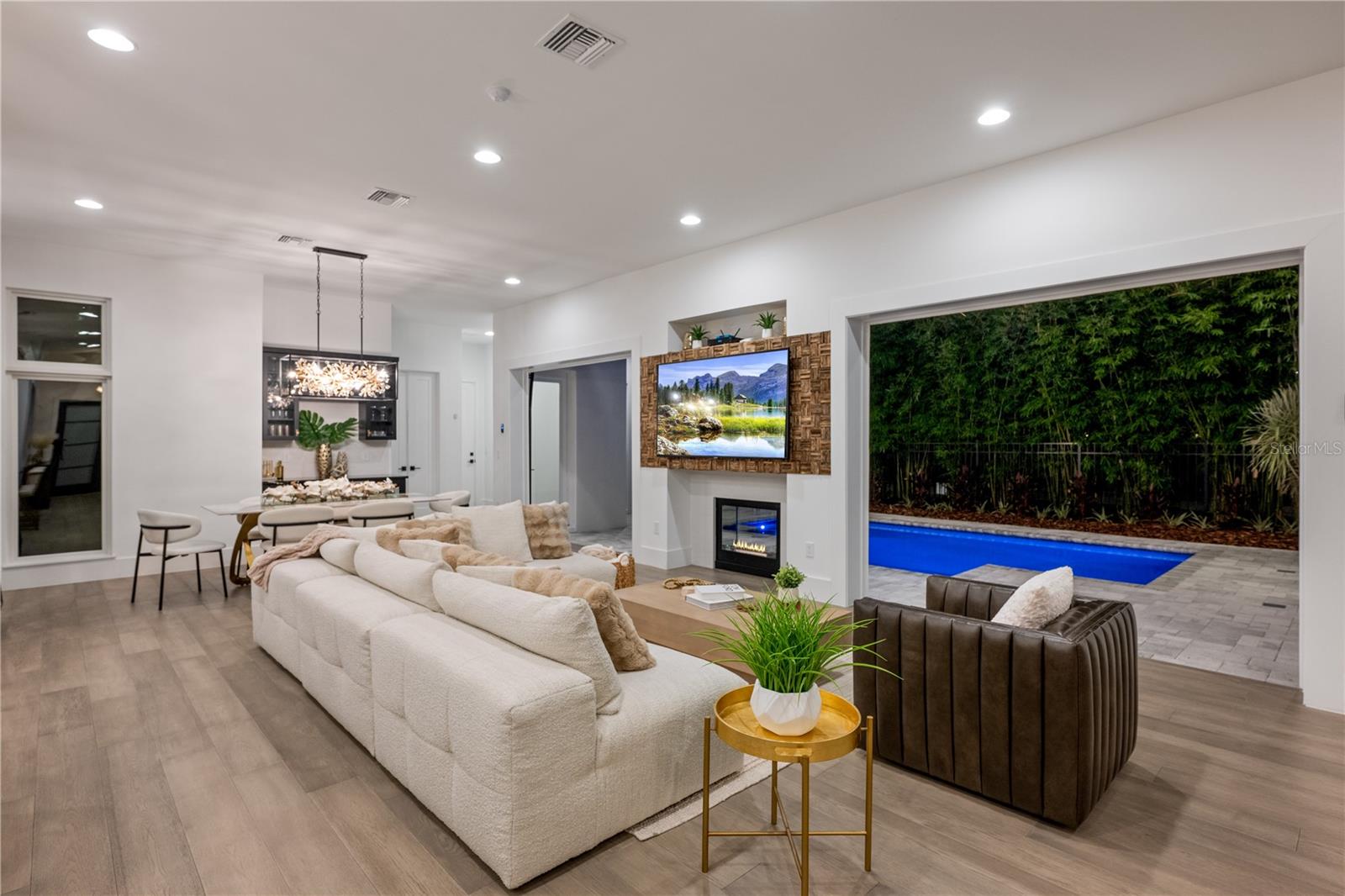 Image 10 of 62 For 2015 Park Avenue