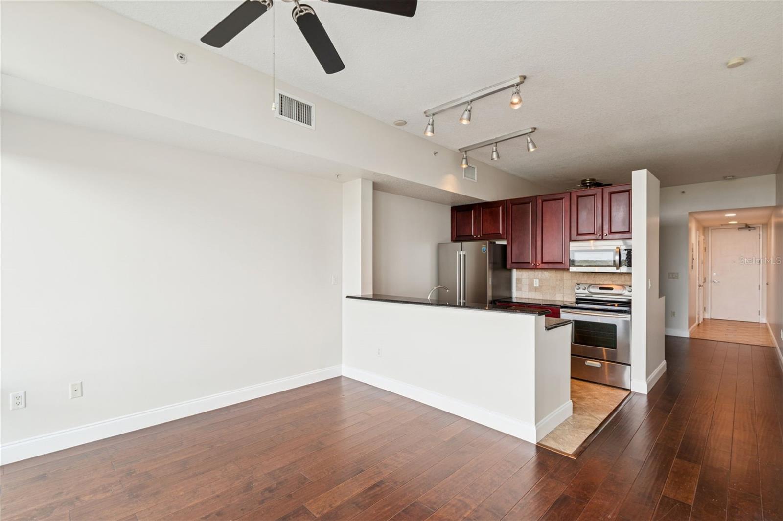 Image 20 of 41 For 101 Eola Drive 808