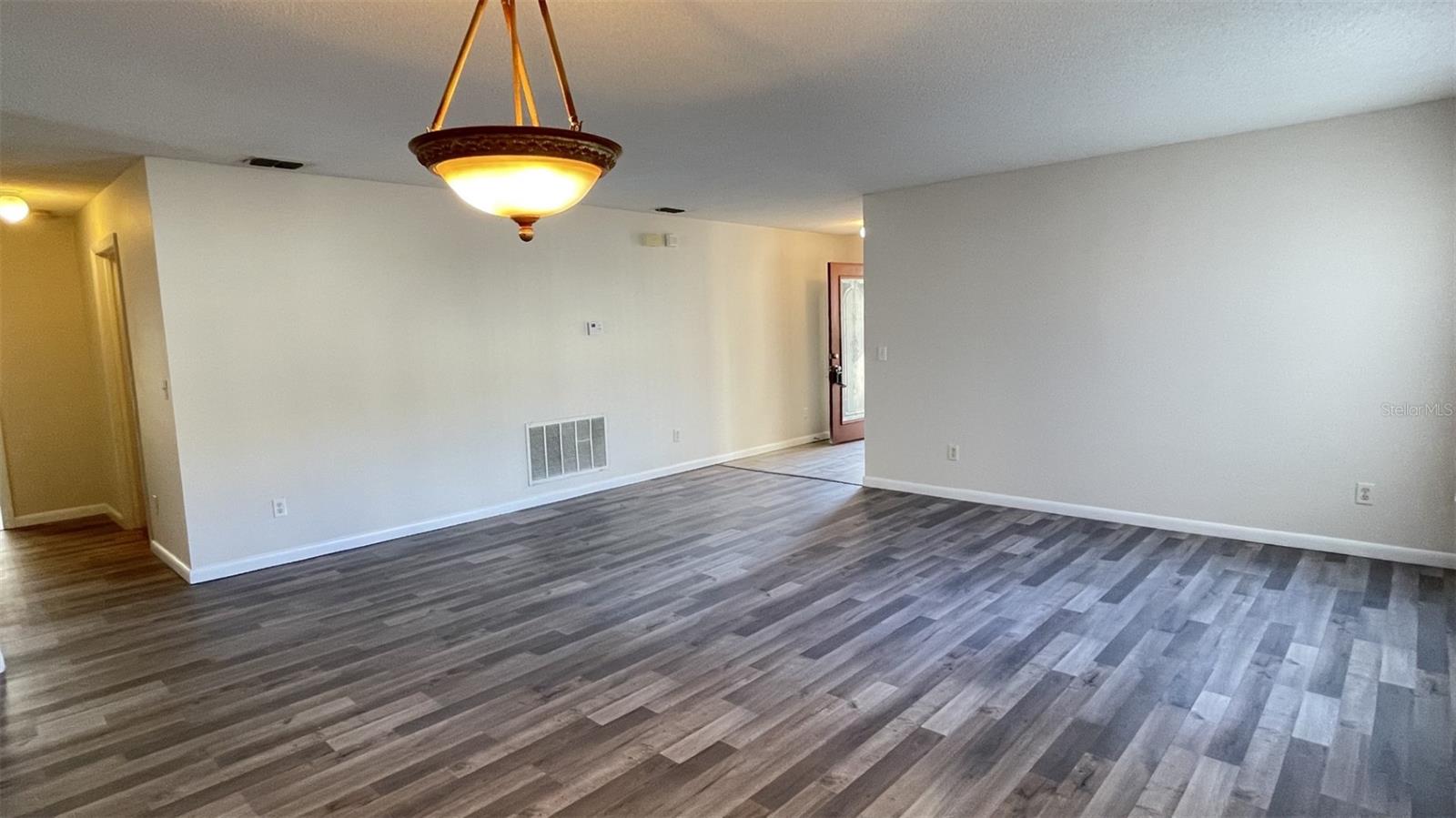 Image 4 of 20 For 1365 Epson Oaks Way