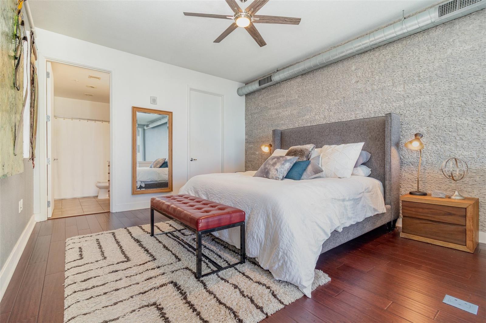 Image 10 of 28 For 150 Robinson Street 811