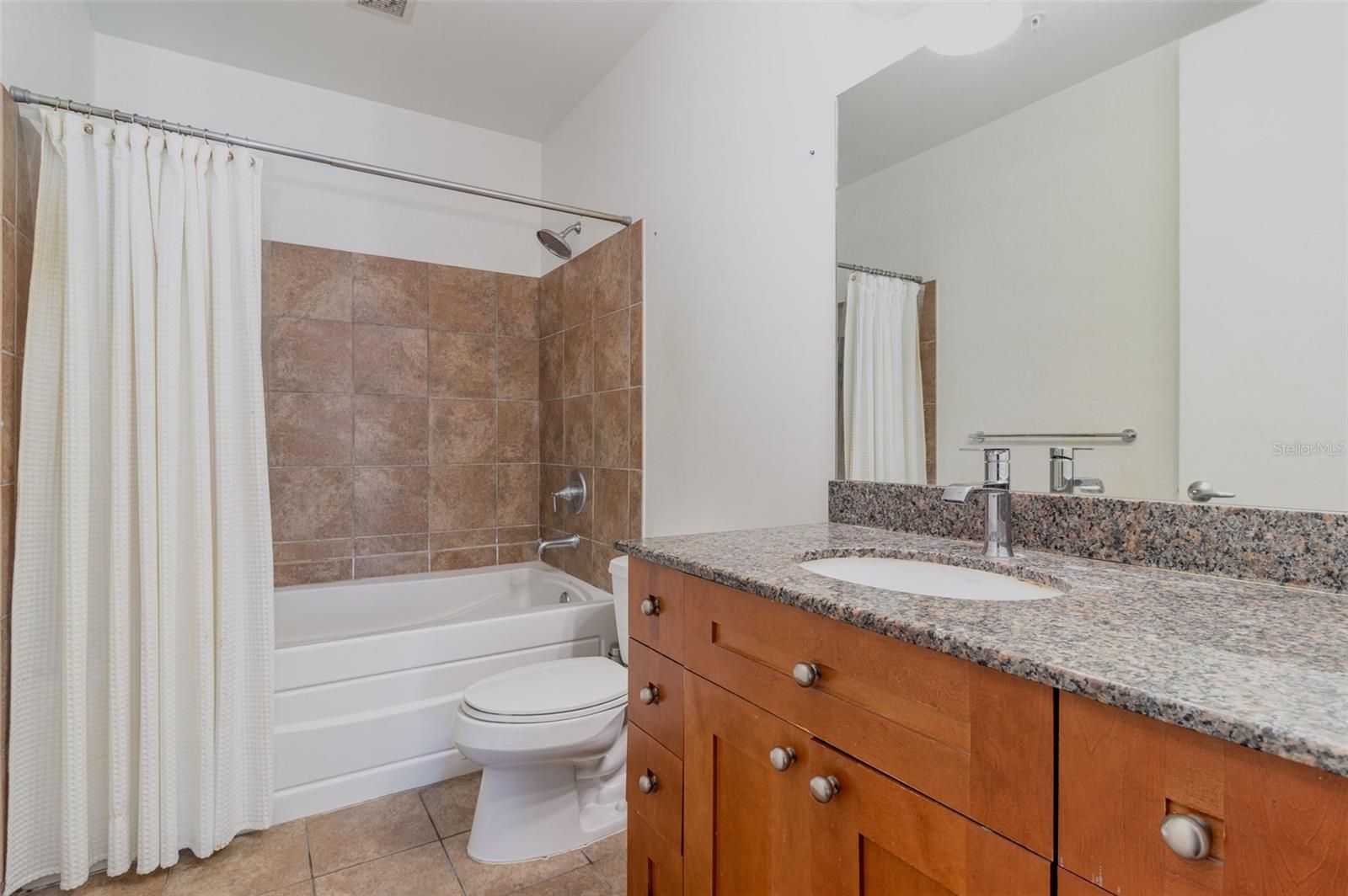 Image 12 of 28 For 150 Robinson Street 811