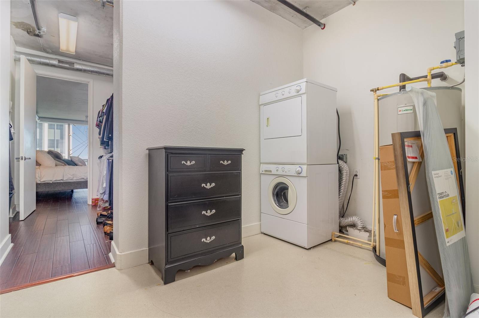 Image 14 of 28 For 150 Robinson Street 811