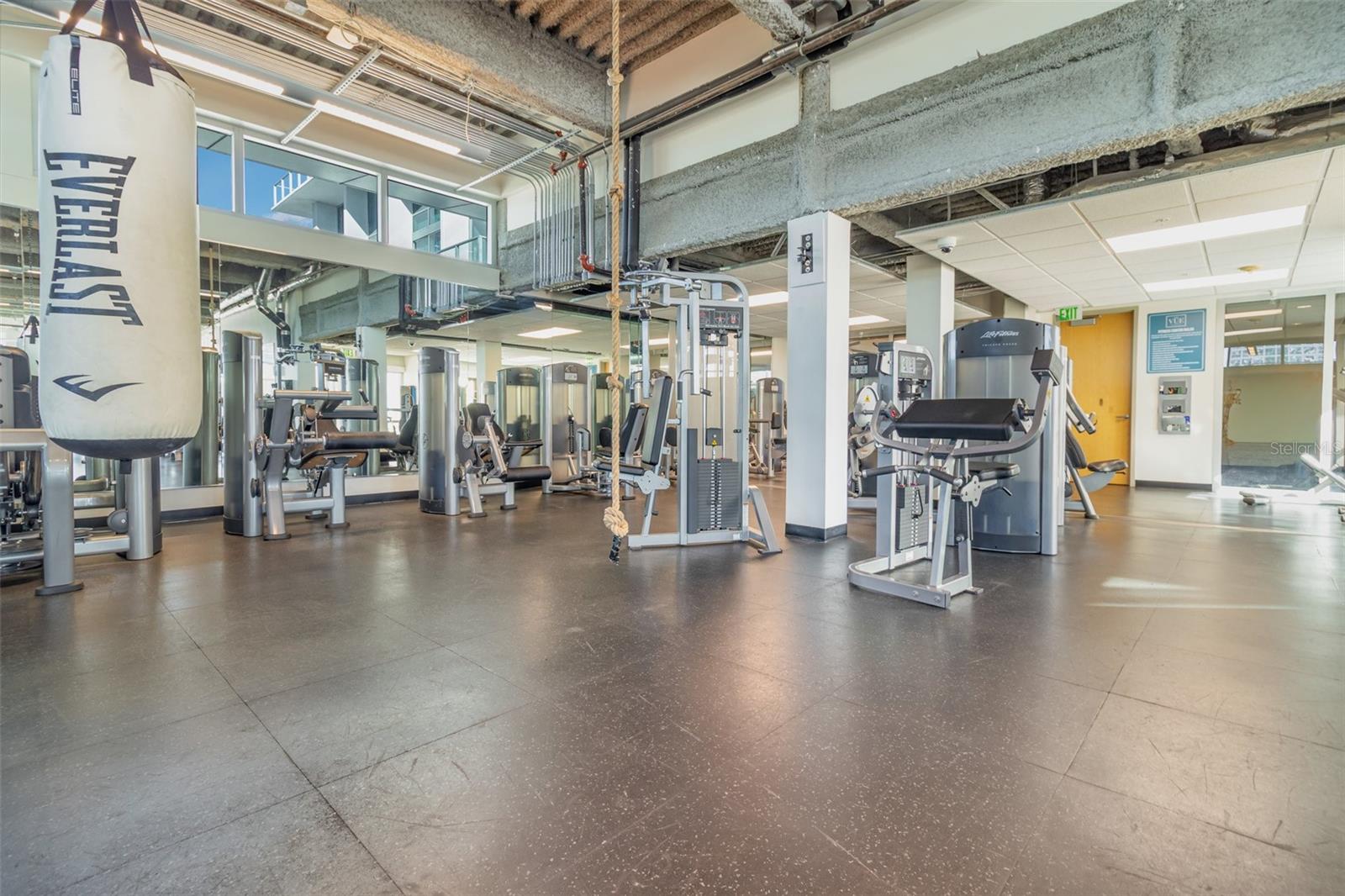 Image 19 of 28 For 150 Robinson Street 811