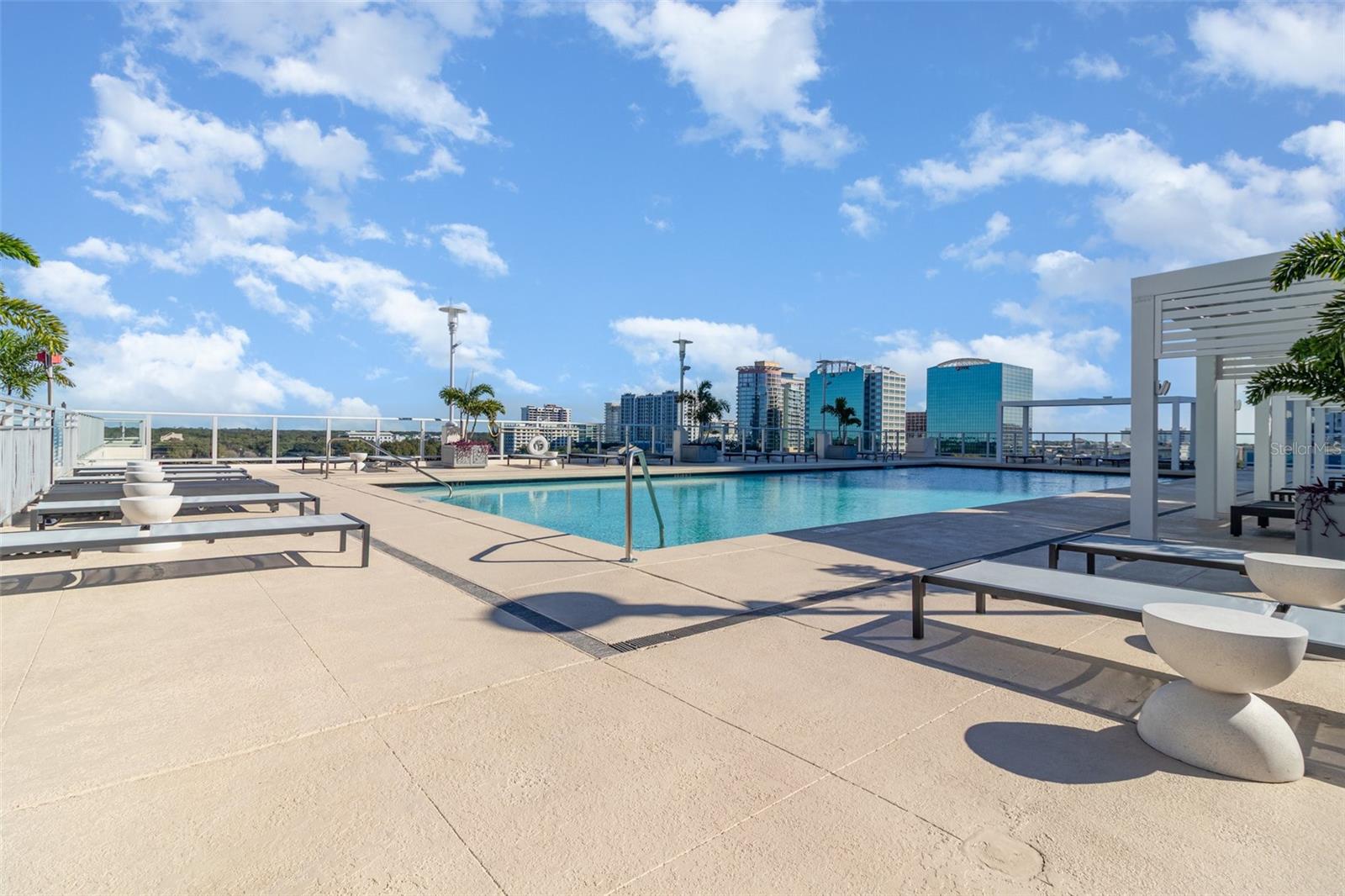 Image 20 of 28 For 150 Robinson Street 811