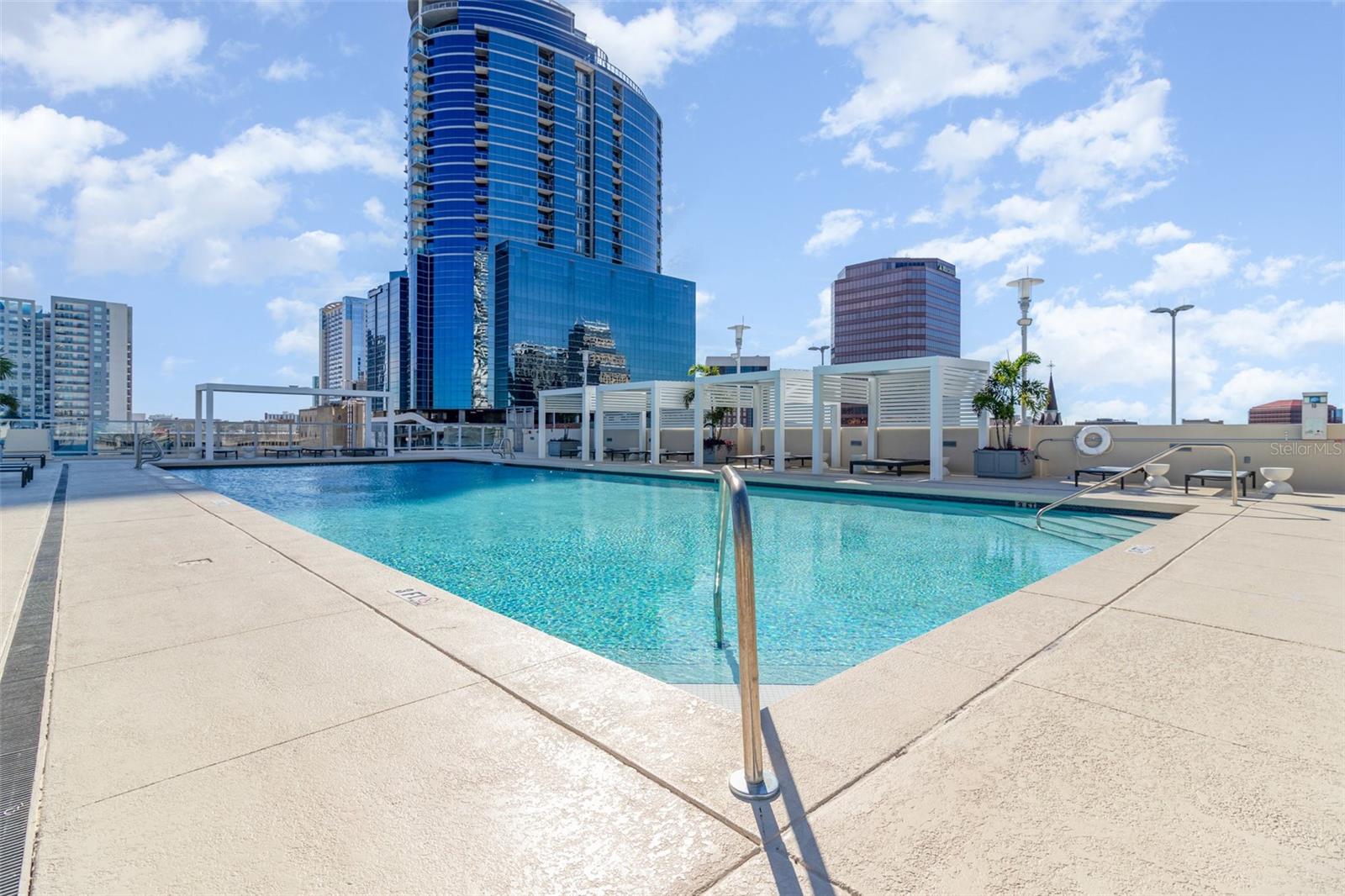 Image 21 of 28 For 150 Robinson Street 811