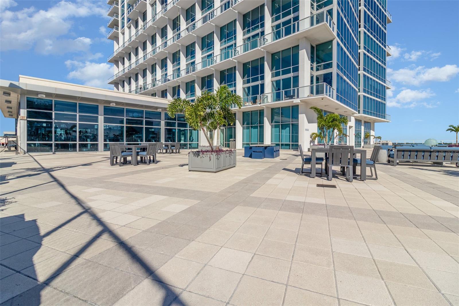 Image 23 of 28 For 150 Robinson Street 811