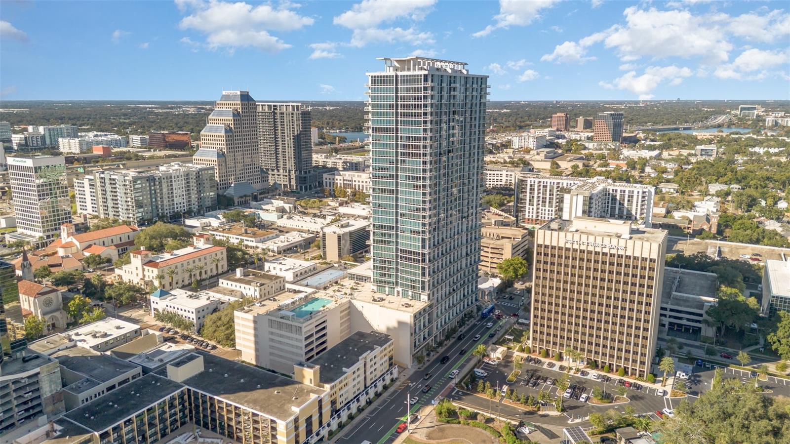 Image 26 of 28 For 150 Robinson Street 811