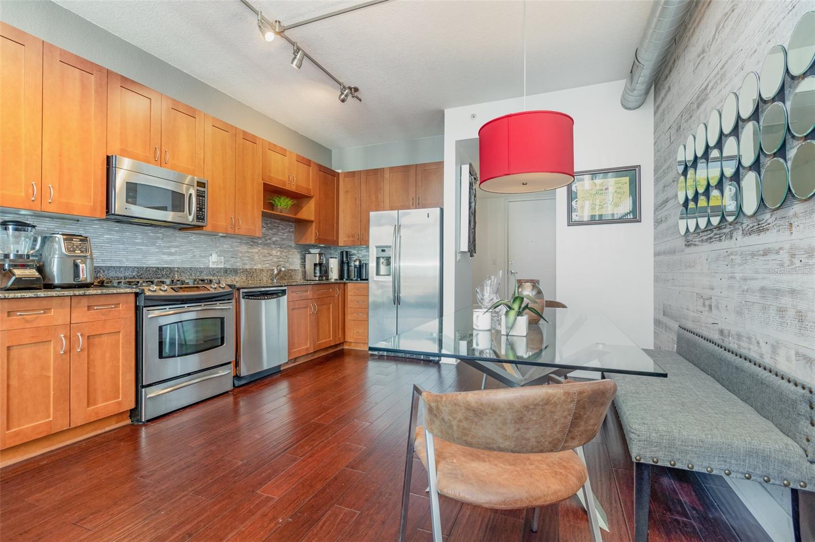 Image 6 of 28 For 150 Robinson Street 811