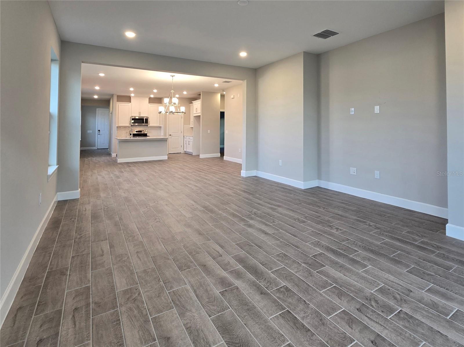 Image 7 of 33 For 1001 Umbria Drive