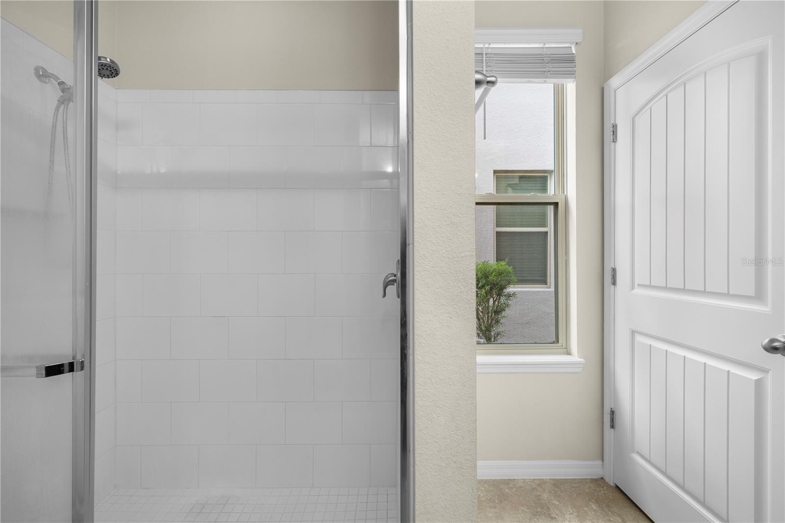 Image 18 of 52 For 10697 Atwater Bay Drive