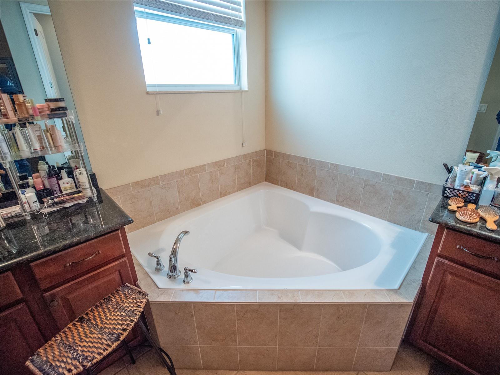 Image 18 of 36 For 6841 Helmsley Circle