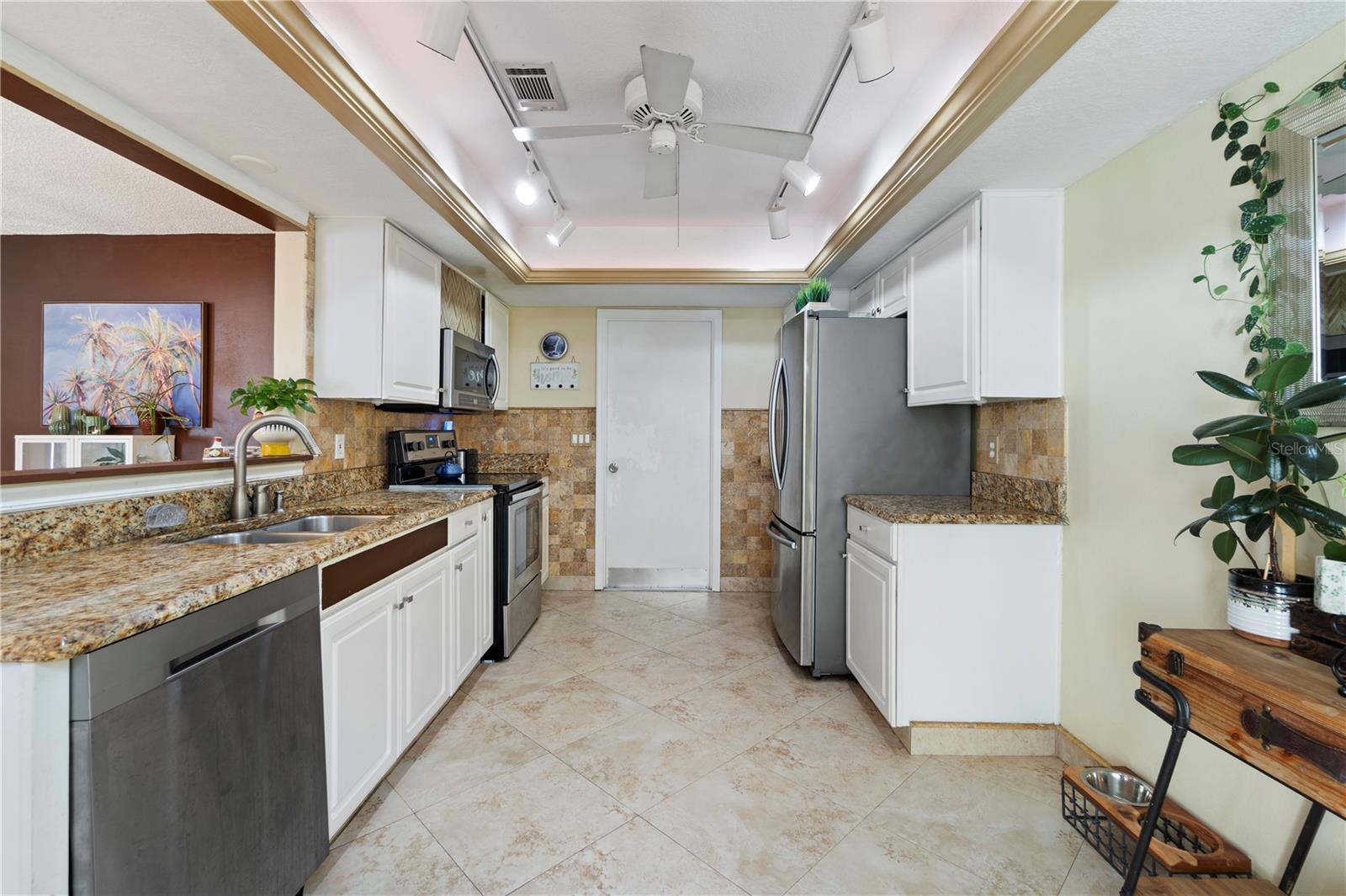 Image 11 of 27 For 5059 Jamaica Circle 15