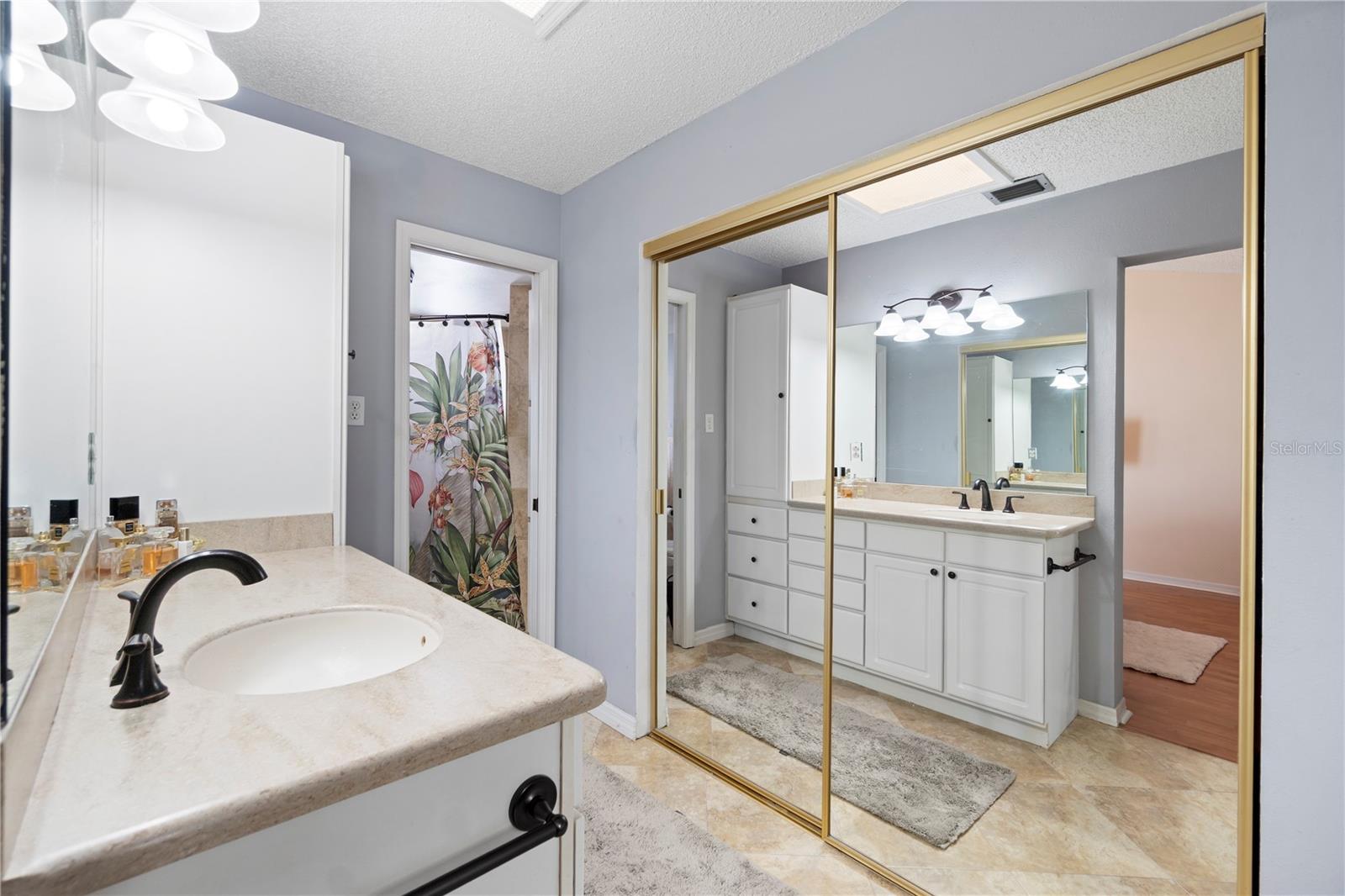 Image 23 of 27 For 5059 Jamaica Circle 15