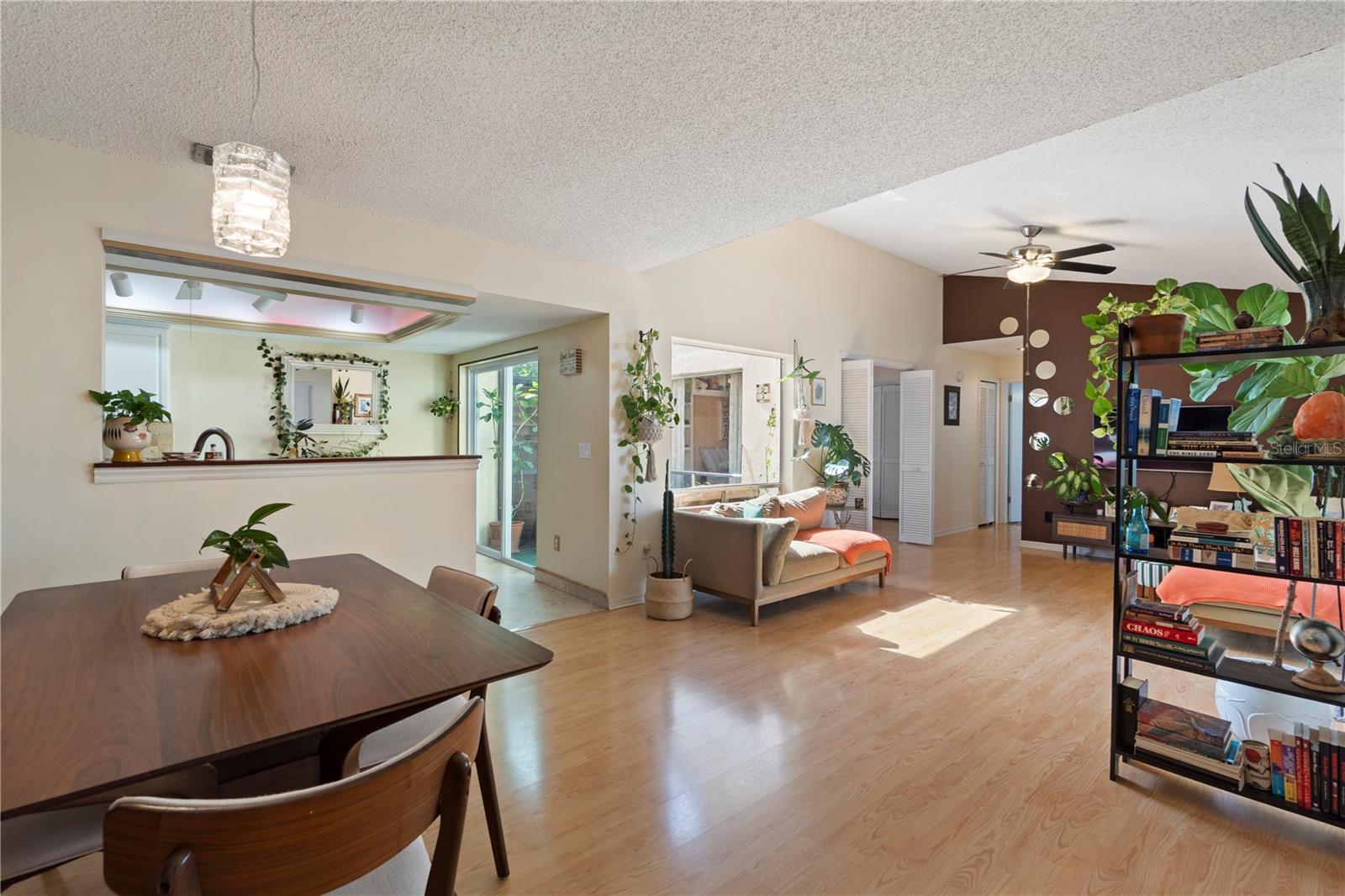 Image 6 of 27 For 5059 Jamaica Circle 15