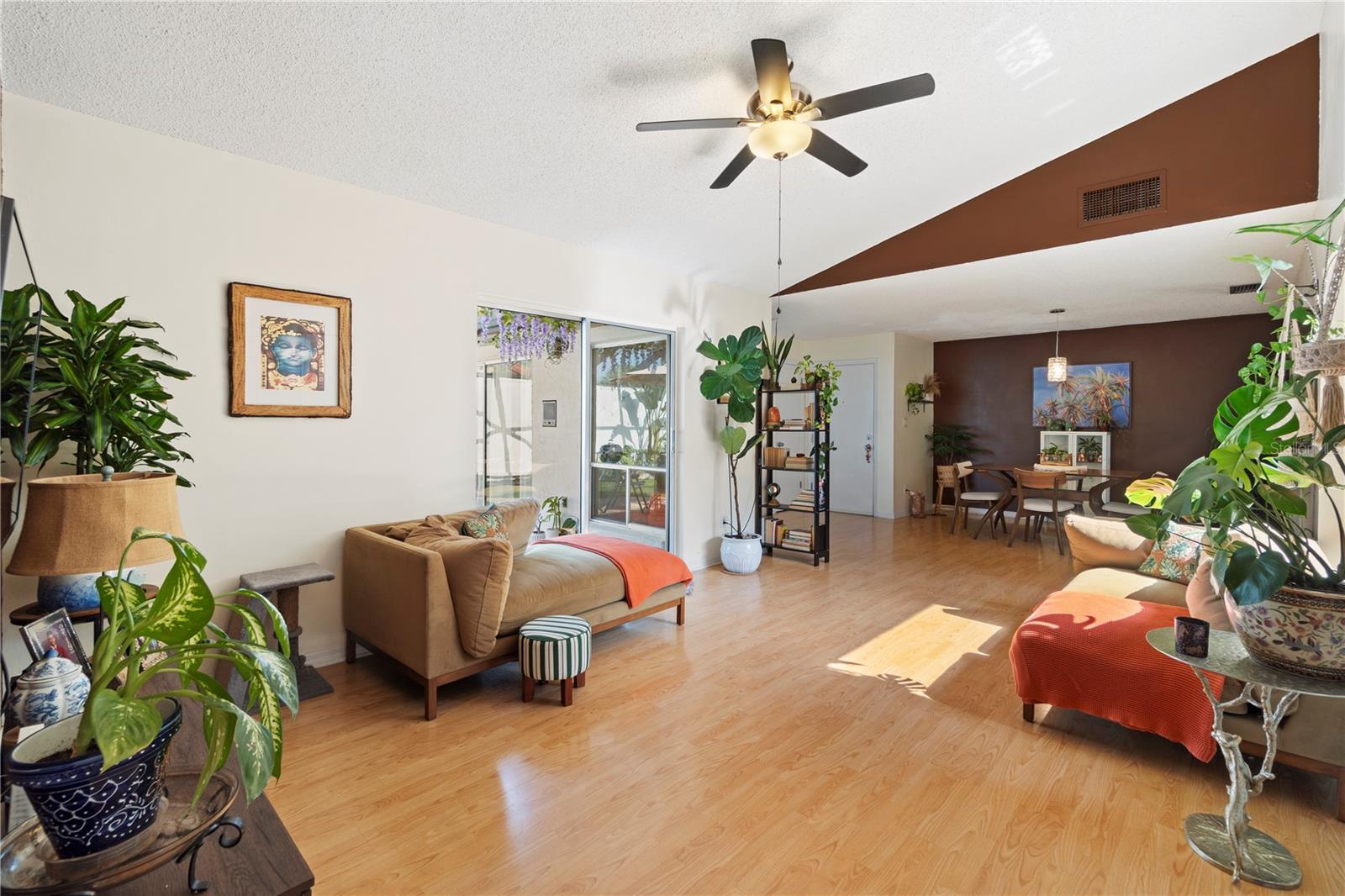 Image 8 of 27 For 5059 Jamaica Circle 15