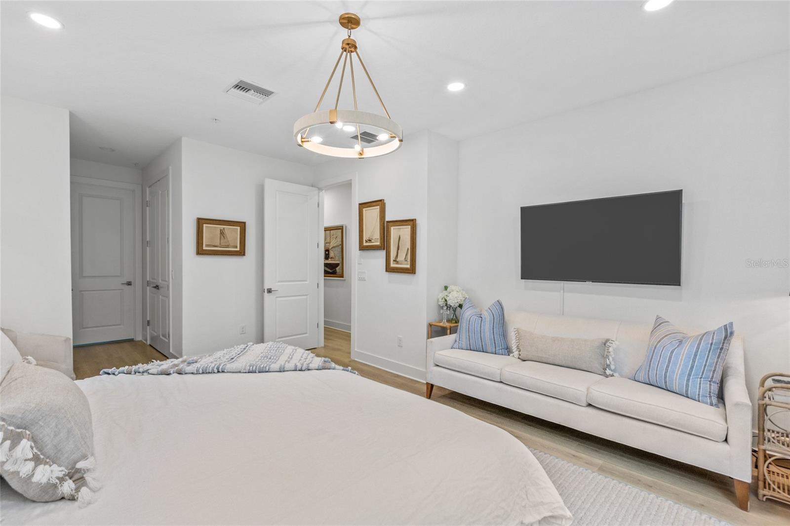 Image 22 of 32 For 758 Highland Avenue 13