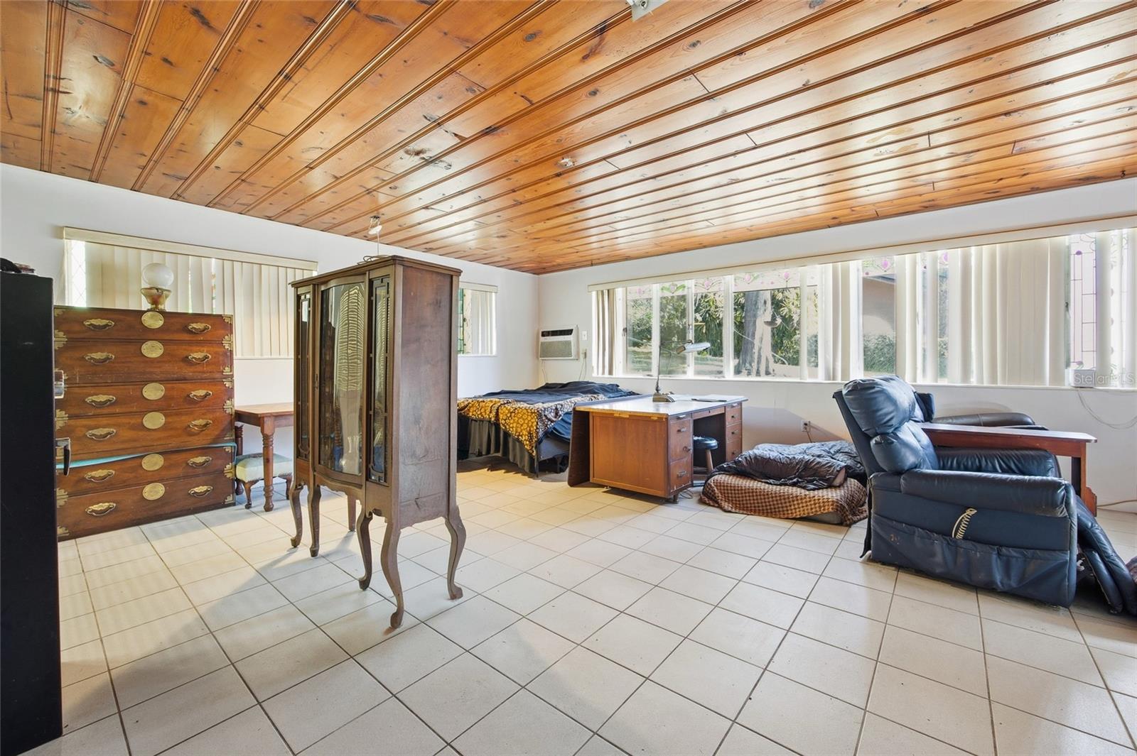 Image 13 of 64 For 280 Palm Court