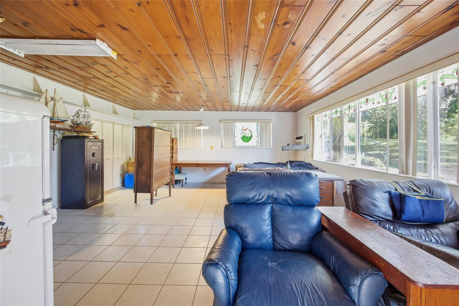 Image 14 of 64 For 280 Palm Court