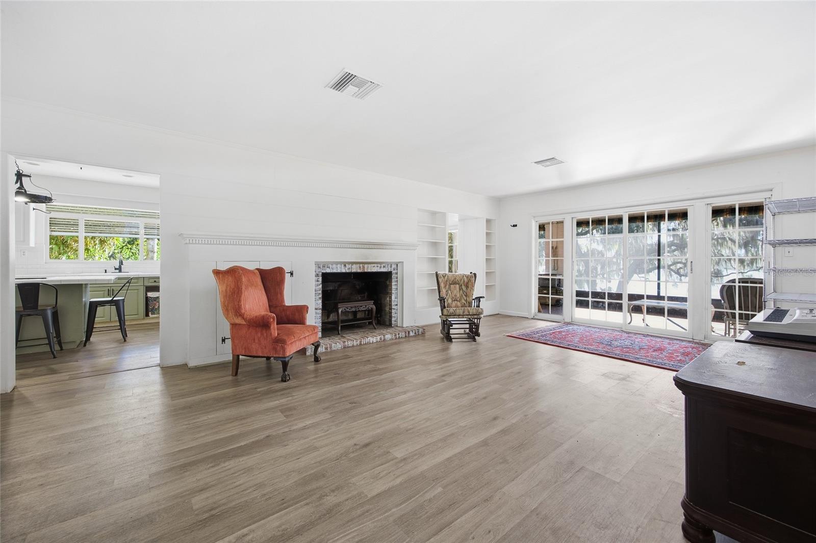 Image 16 of 64 For 280 Palm Court