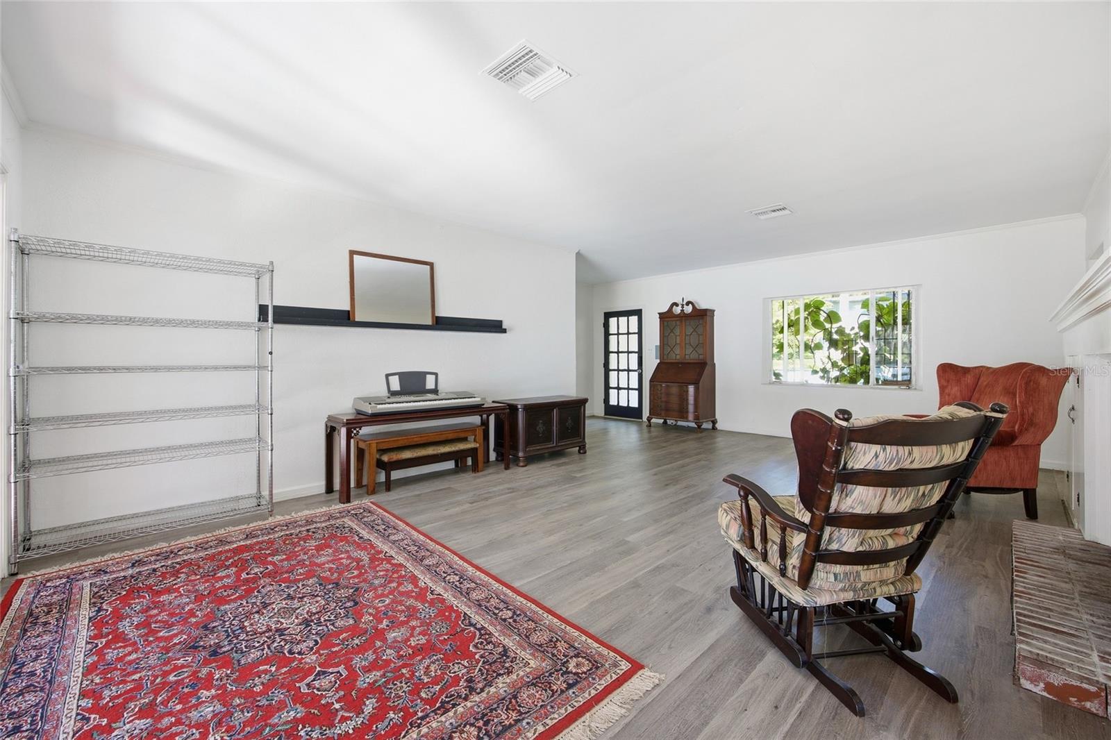 Image 19 of 64 For 280 Palm Court