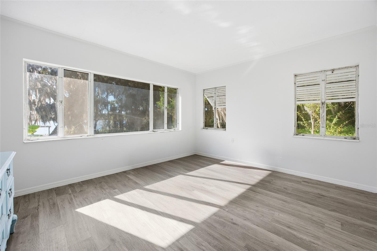 Image 26 of 64 For 280 Palm Court