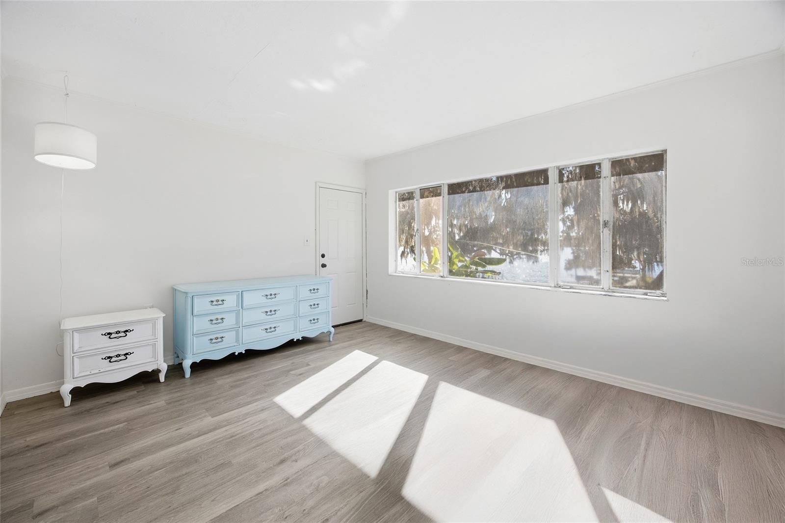 Image 27 of 64 For 280 Palm Court