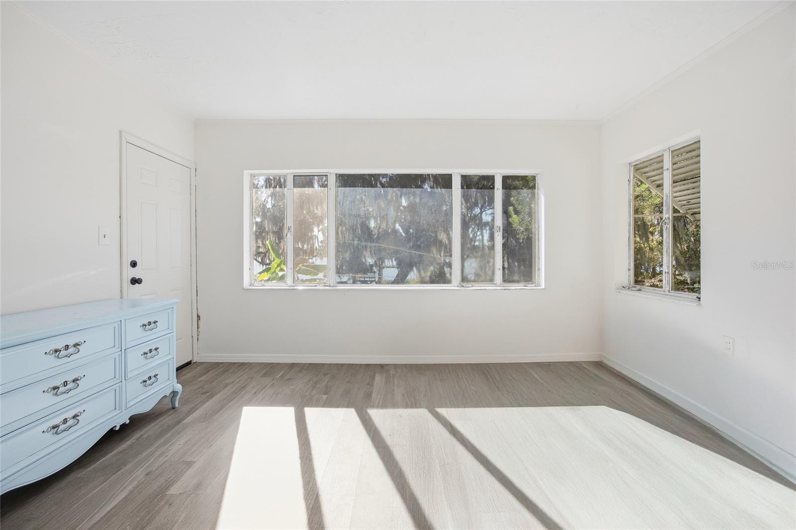 Image 28 of 64 For 280 Palm Court