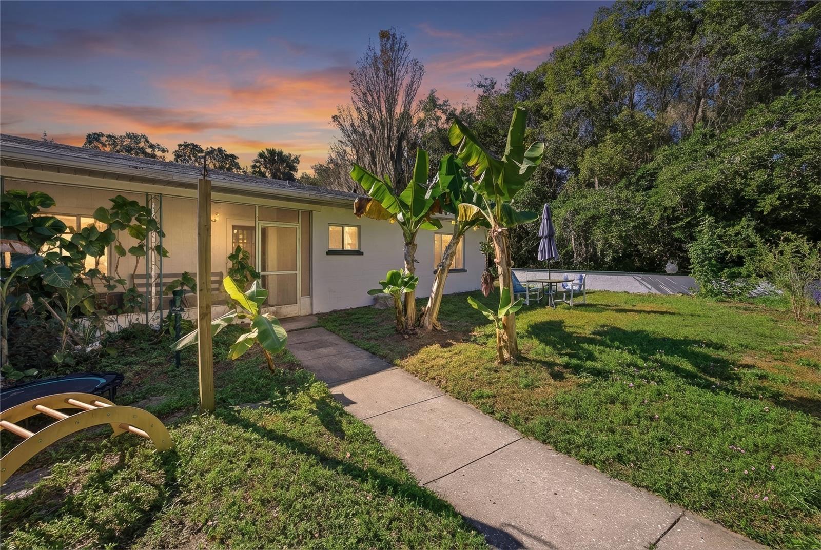 Image 3 of 64 For 280 Palm Court