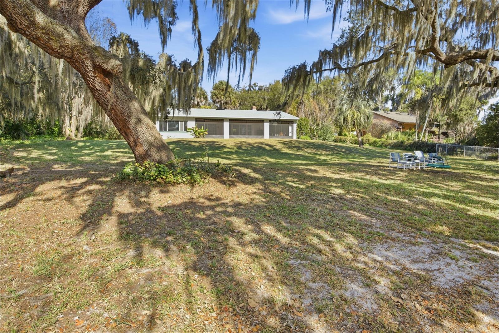 Image 32 of 64 For 280 Palm Court