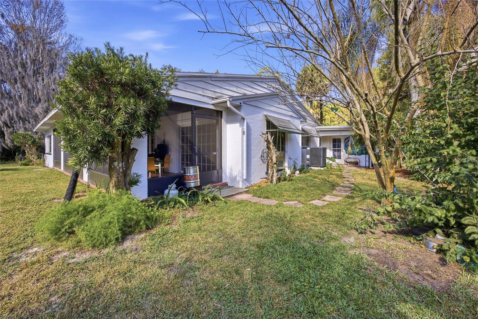 Image 50 of 64 For 280 Palm Court