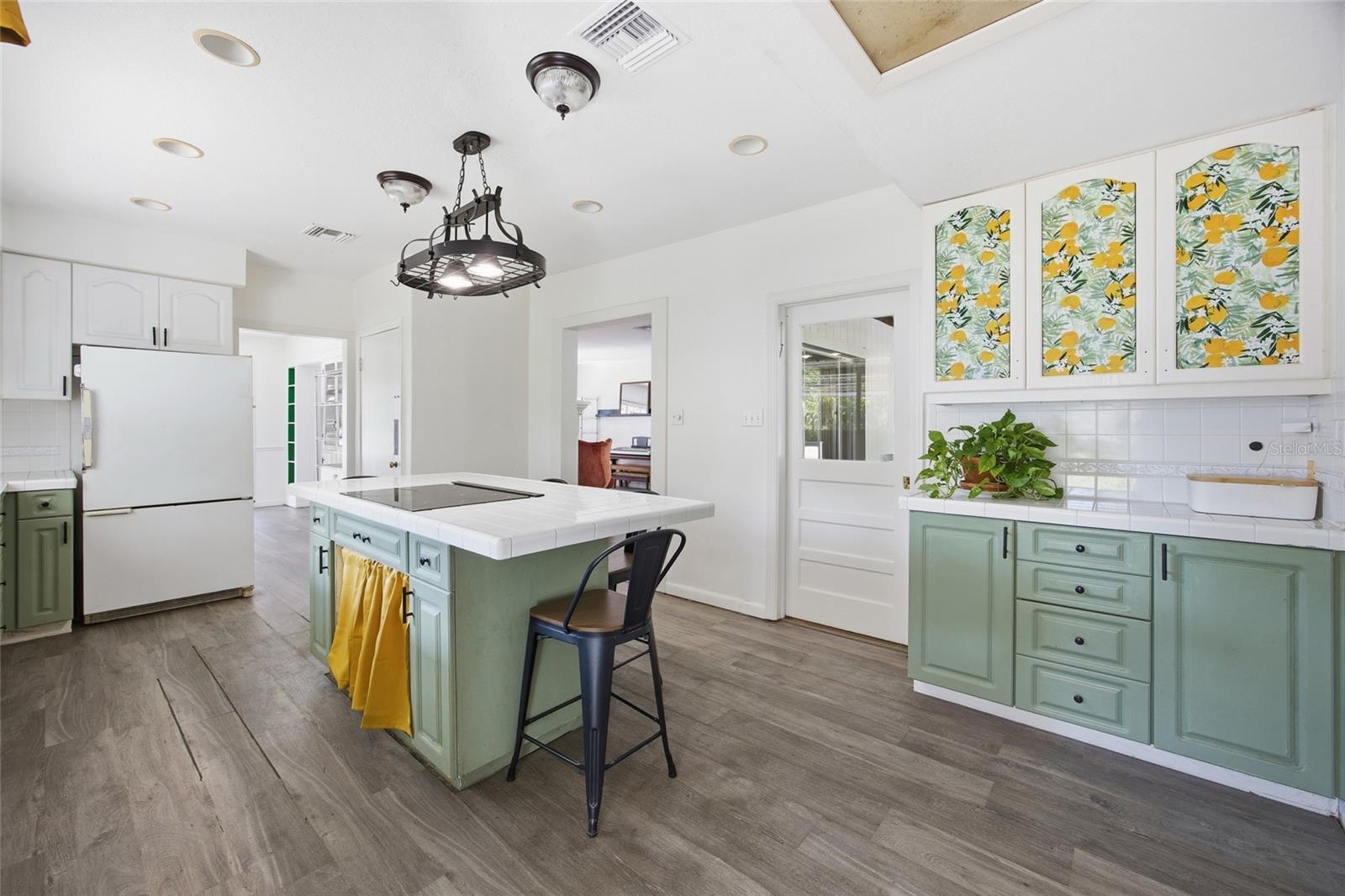 Image 6 of 64 For 280 Palm Court