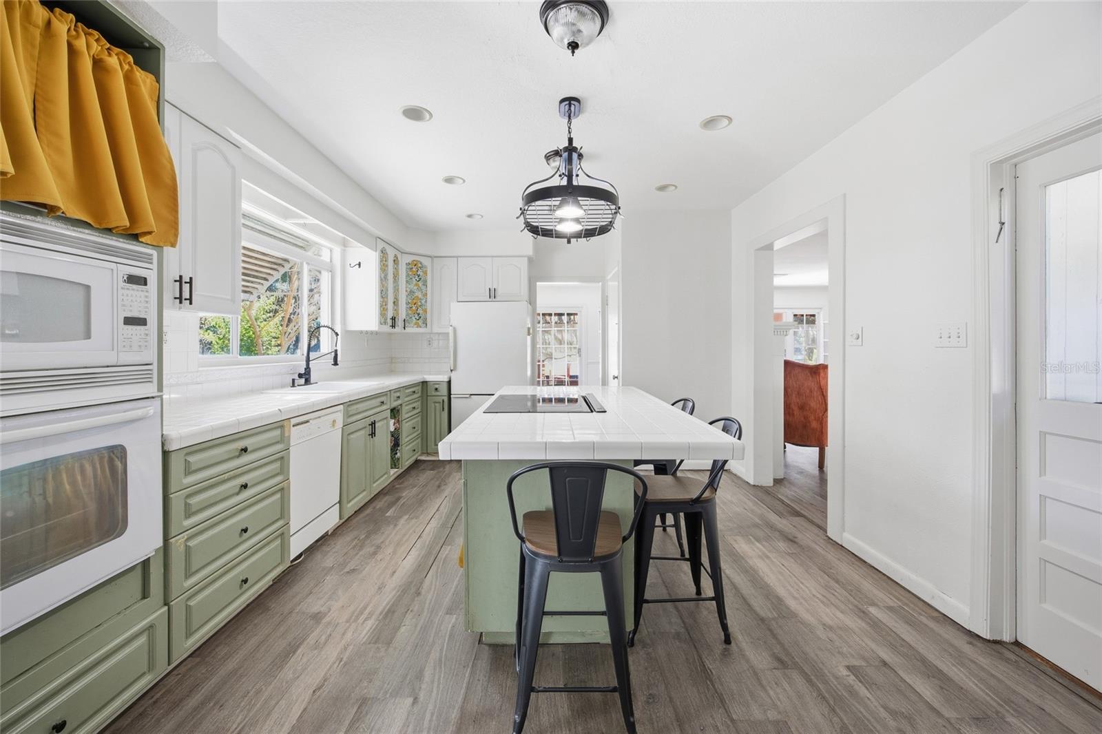 Image 7 of 64 For 280 Palm Court