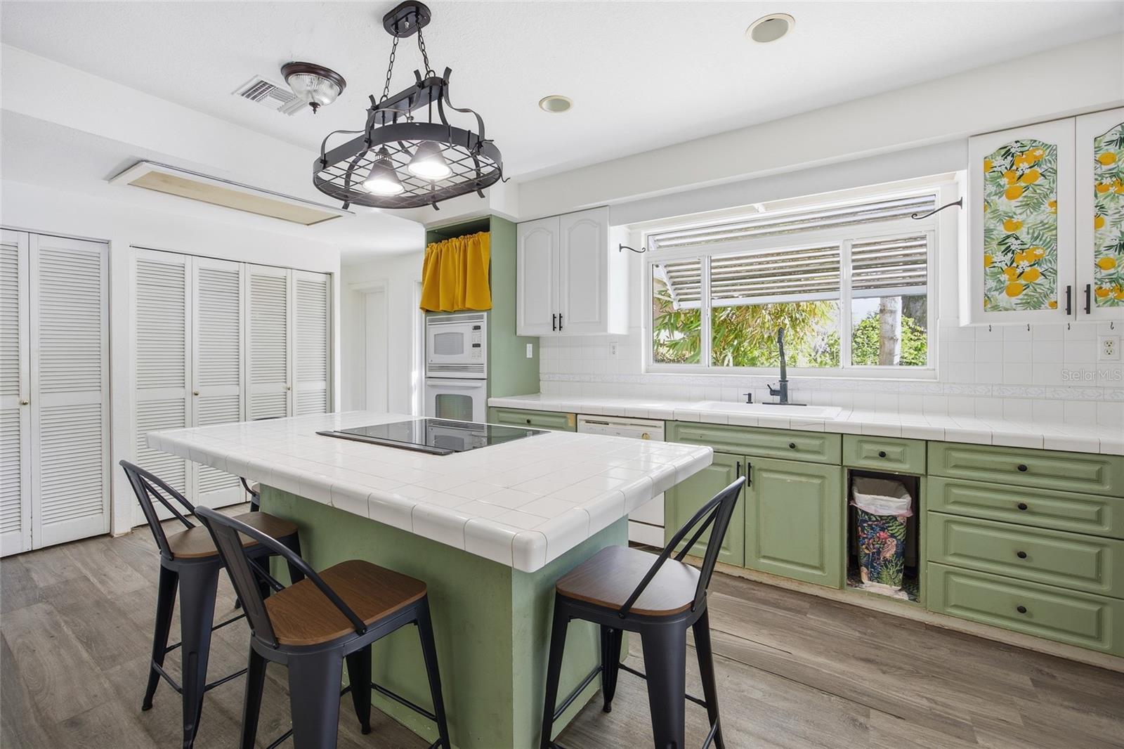 Image 8 of 64 For 280 Palm Court